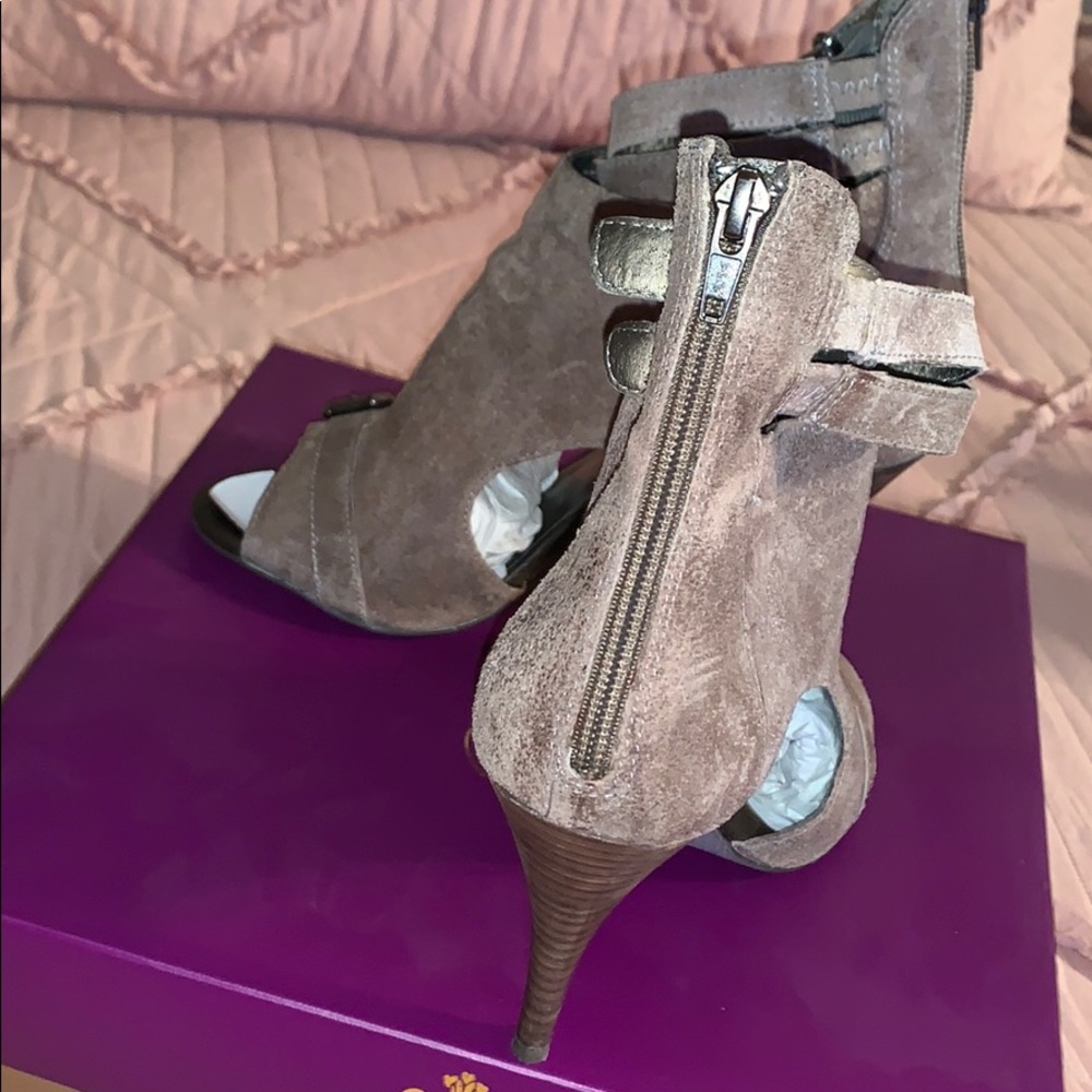 heels - Picture 3 of 3